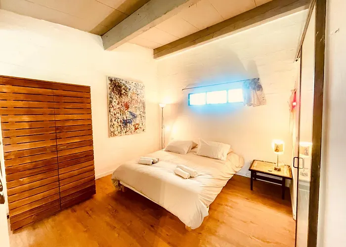 Chez Babou D'artistes Avec Piscine, Parking